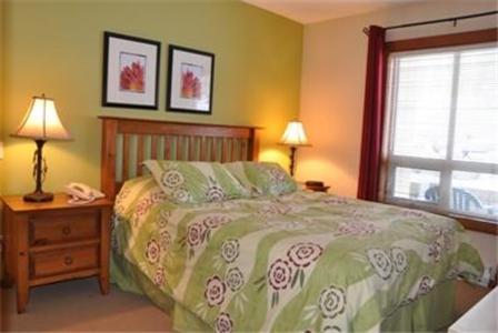 Fireside Lodge Sun Peaks Room photo