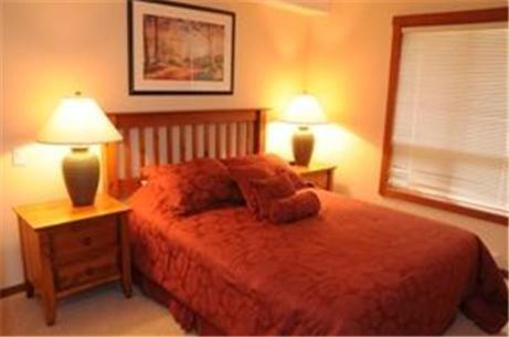 Fireside Lodge Sun Peaks Room photo