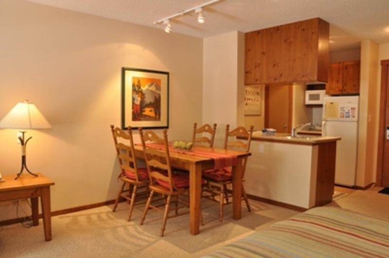 Fireside Lodge Sun Peaks Room photo